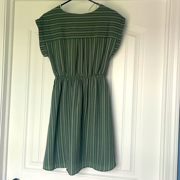 Monteau olive striped summer dress. - Picture 3 of 3